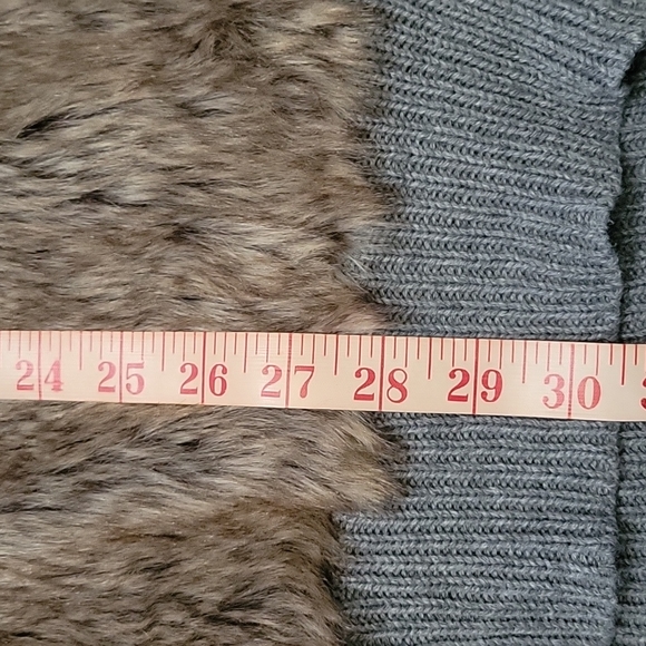 NY Collectiion Faux Fur/Knit Vest - Picture 8 of 8